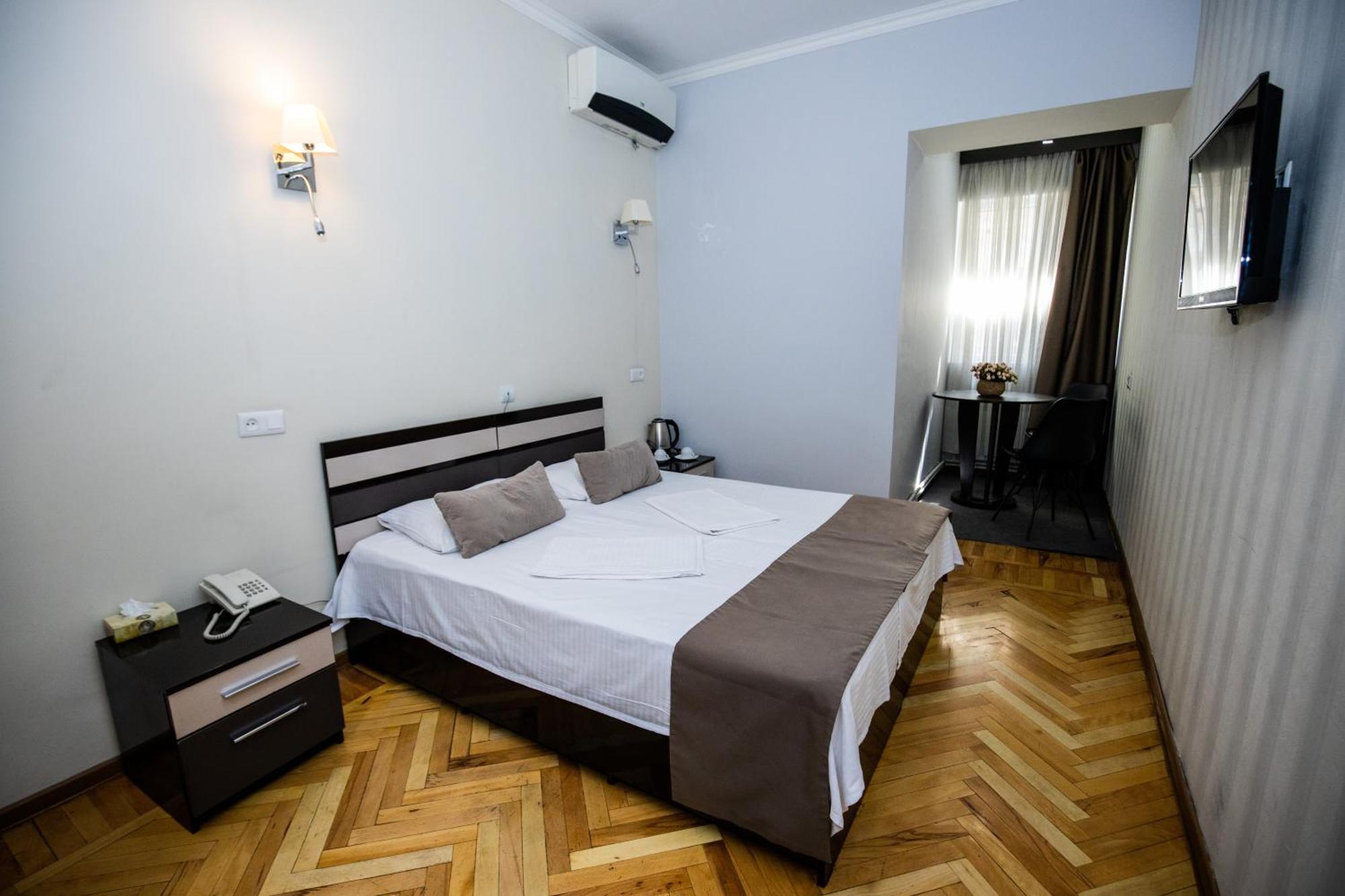 Yereone Hotel Apartment เยเรวาน ภายนอก รูปภาพ