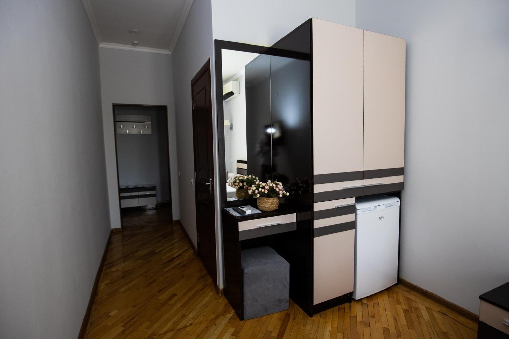 Yereone Hotel Apartment เยเรวาน ภายนอก รูปภาพ