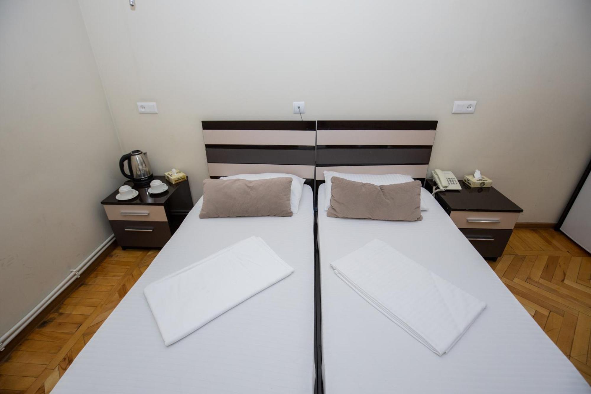 Yereone Hotel Apartment เยเรวาน ภายนอก รูปภาพ