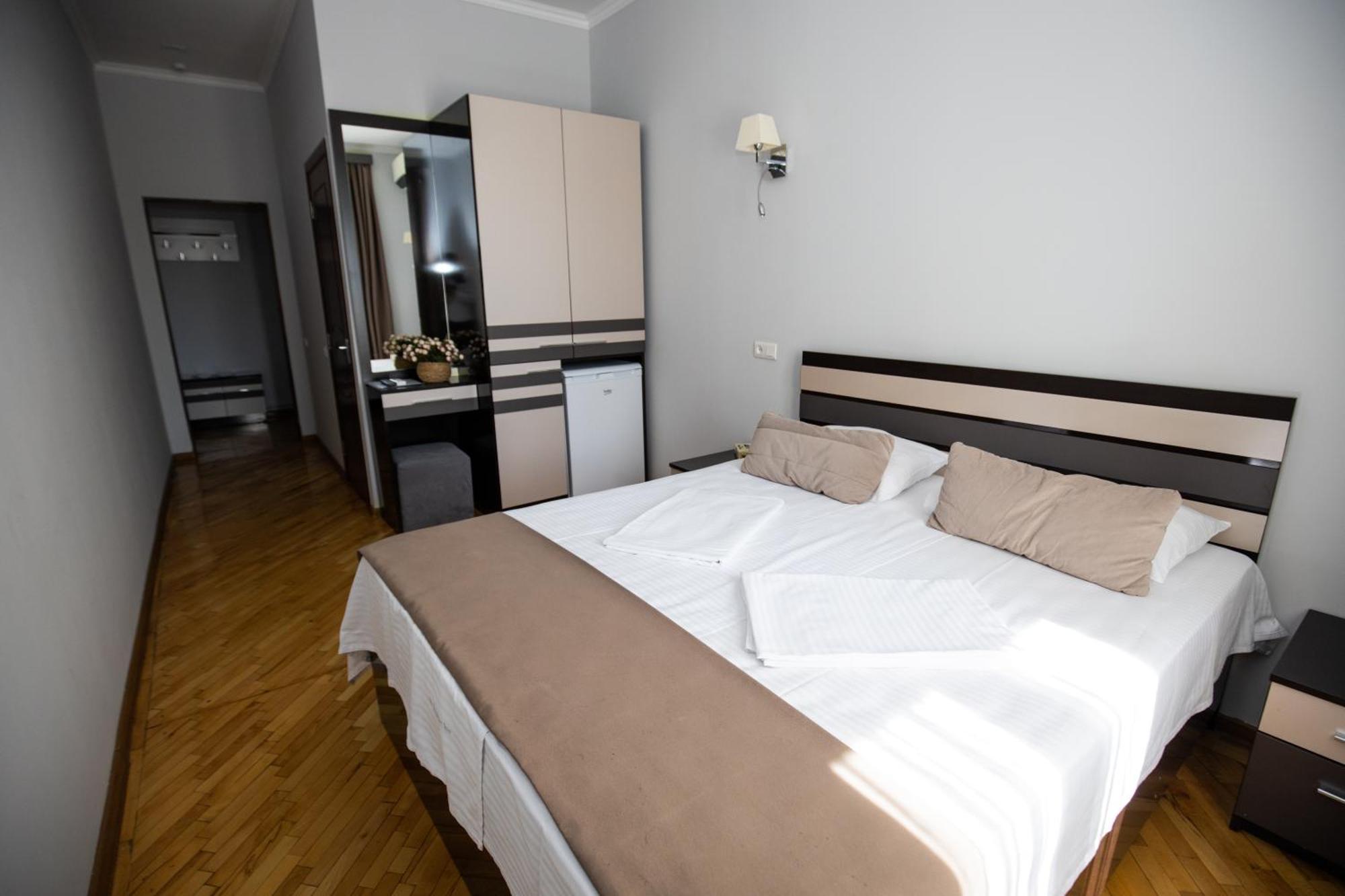 Yereone Hotel Apartment เยเรวาน ภายนอก รูปภาพ