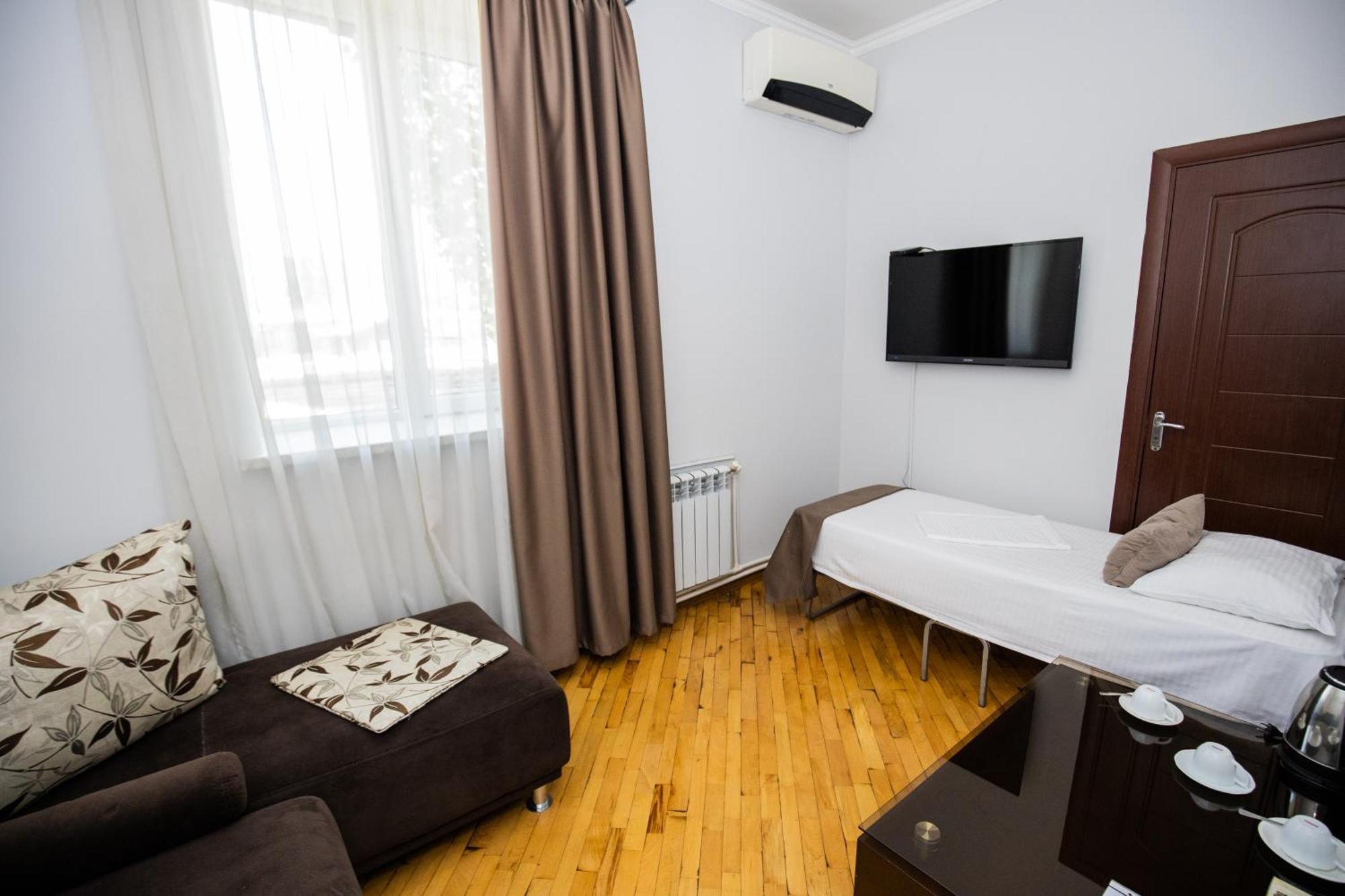 Yereone Hotel Apartment เยเรวาน ภายนอก รูปภาพ
