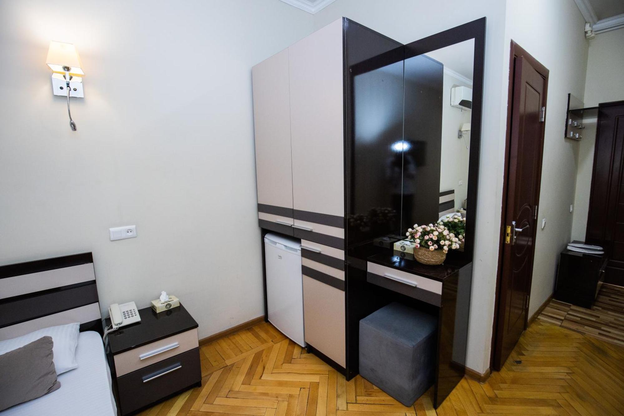 Yereone Hotel Apartment เยเรวาน ภายนอก รูปภาพ